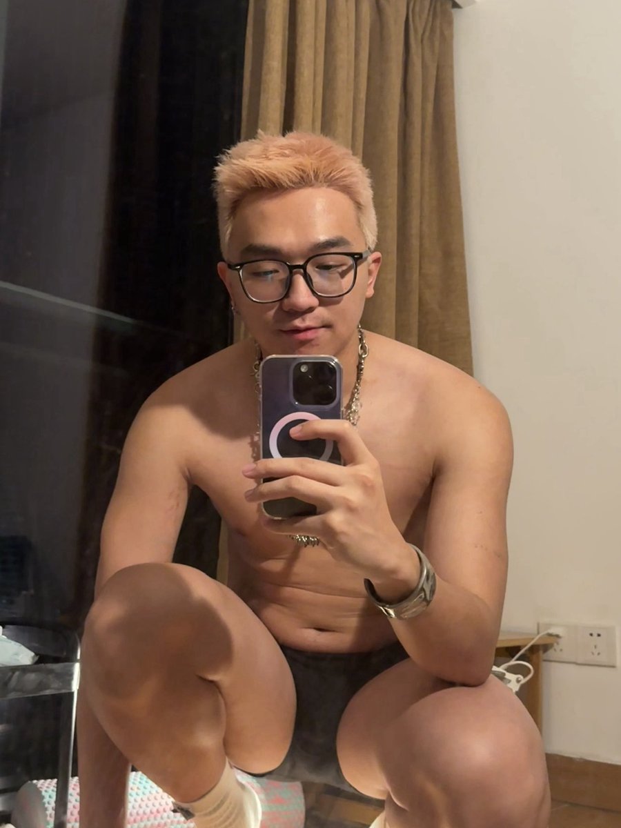 cc_hankie tweet media