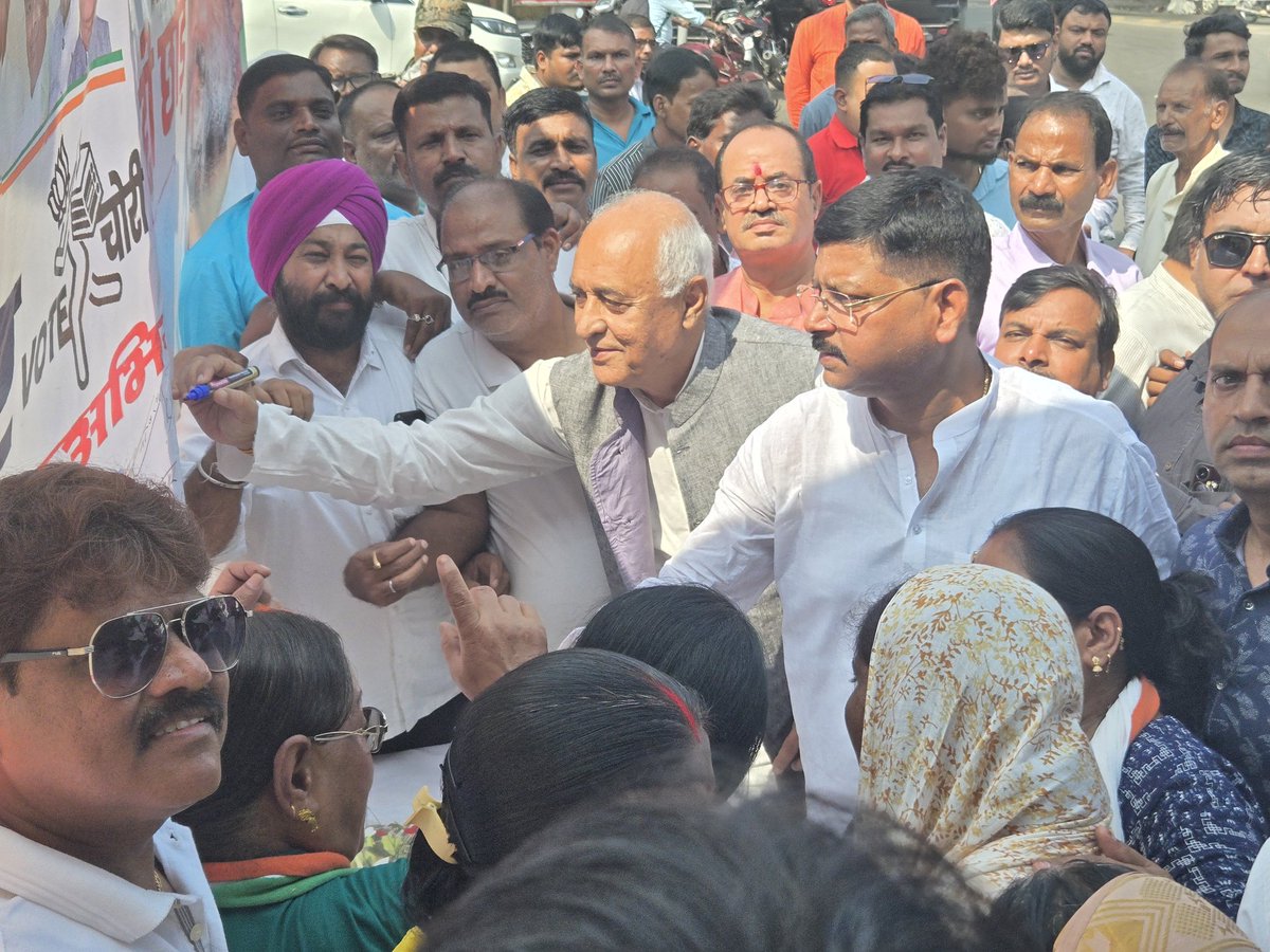 SantoshSinghINC's tweet photo. आज 22/10/2025 को धनबाद मुख्यालय में धनबाद जिला कांग्रेस कमिटी के जिलाध्यक्ष  @SantoshSinghINC के नेतृत्व में आयोजित वोट चोर गद्दी छोड कार्यक्रम में मुख्य अतिथि प्रवेक्षक श्री अशोक कुमार चौधरी उपस्थित थें। @RahulGandhi @KRajuINC @MahtoKeshavINC @kcvenugopalmp @RajeshThakurINC https://t.co/o1BbtlU6Yq