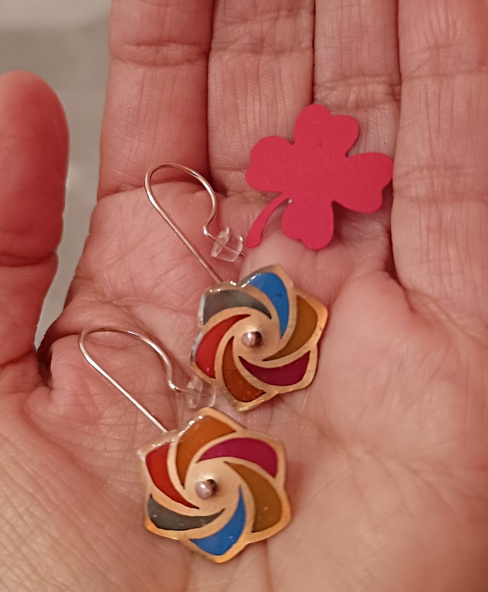 Ninguna foto les hace justicia.
Son muy preciosos.
<a href="/Plataica/">Plataica (lo del TwittBoy)</a> 

plataica.com/products/pendi…