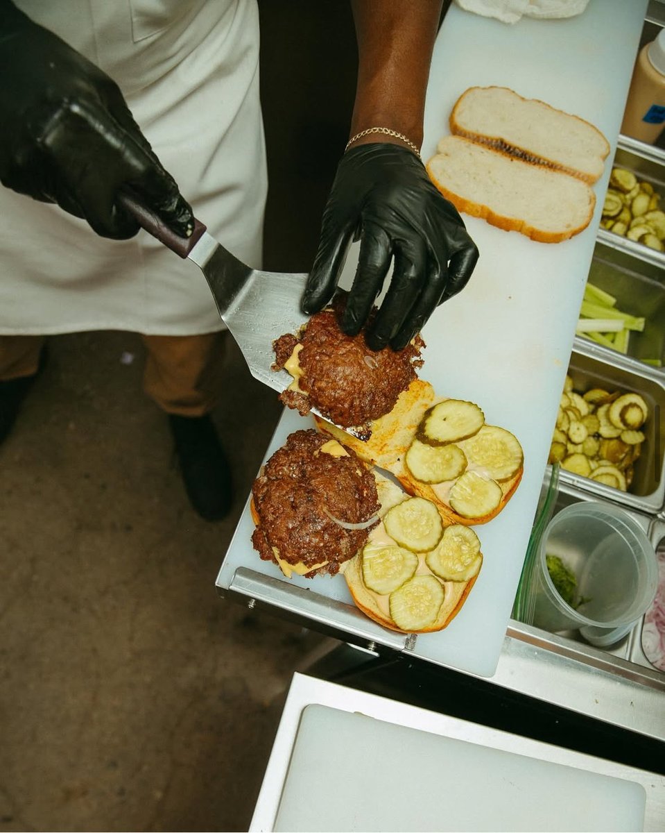 Looking for your next night out? Head to our Local Flavors section to see what's on the menu: okmag.com/blog/category/…
📸: Red Rooster, Tina's