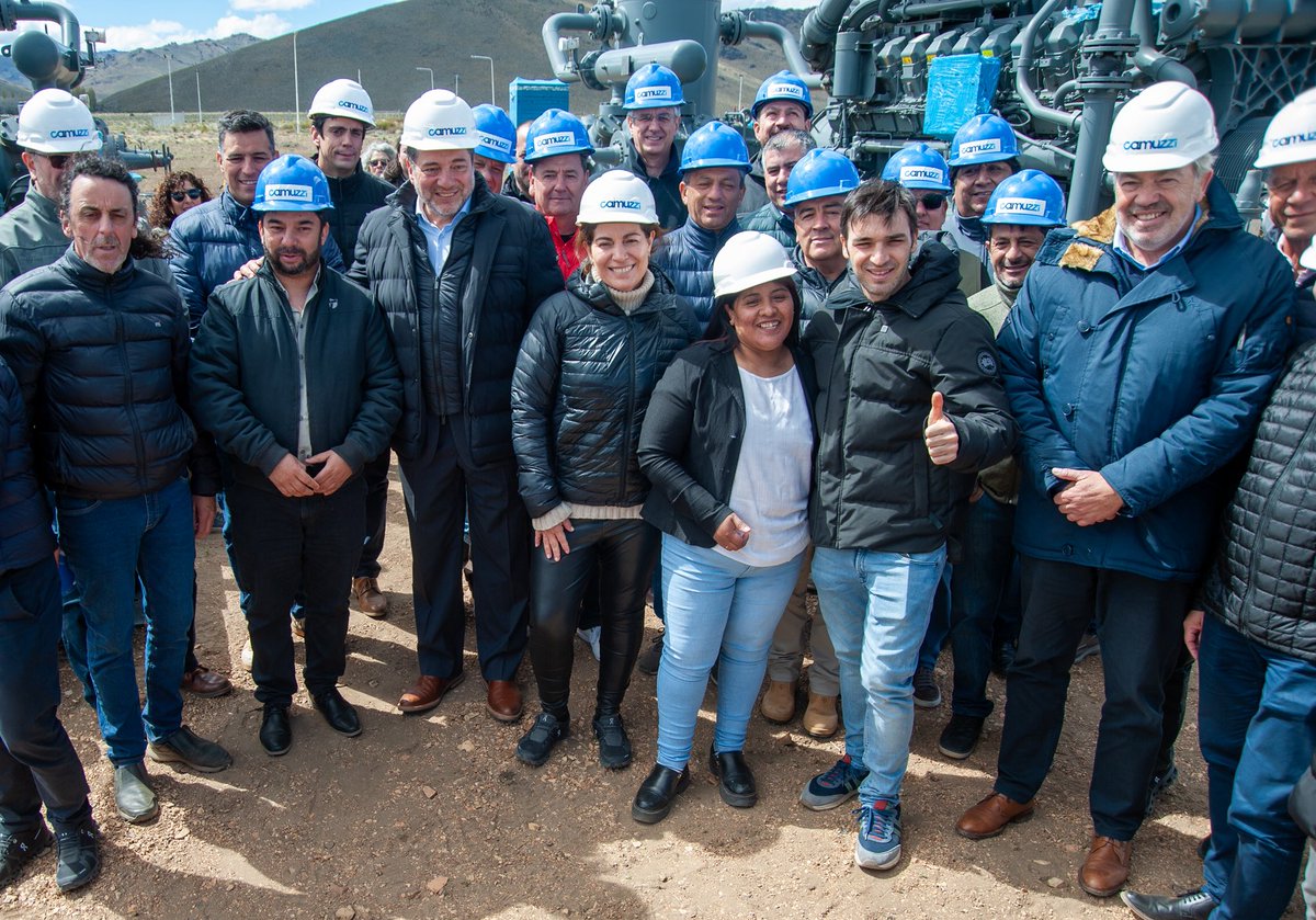 Acompañamos al gobernador <a href="/NachoTorresCH/">Nacho Torres</a> en la finalización de la interconexión del Gasoducto Cordillerano en Gobernador Costa: una obra esperada durante años que hoy se convierte en realidad y que garantiza el suministro de gas para más de 12 mil familias de la cordillera.

Esta