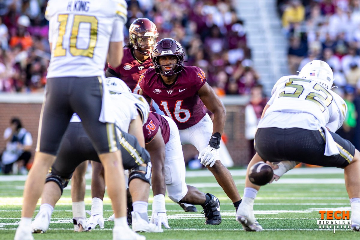TechSideline's tweet image. The latest from @AndyBitterVT: a closer look at four true freshman making strides on the #Hokies defense(🔒), including Noah Chambers at linebacker.

virginiatech.sportswar.com/subscription/2…