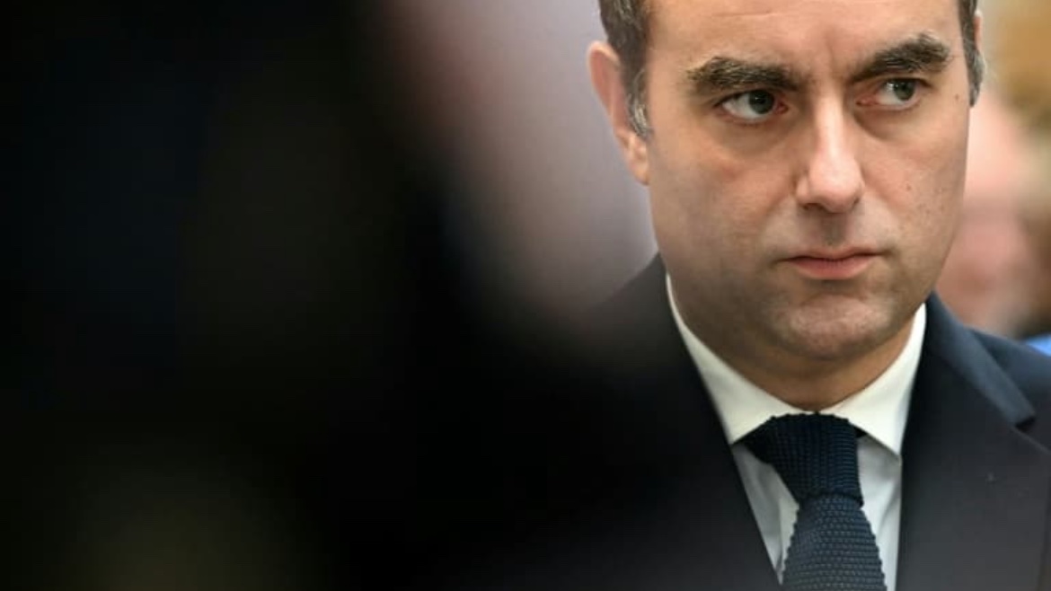 info_Paris_IDF's tweet photo. 🔴 FLASH - #Romainville : Sébastien Lecornu est attendu.

👉 Cet après-midi, il se rendra au siège de la direction nationale des enquêtes fiscales et des vérifications pour affirmer sa lutte contre "toutes les fraudes aux finances publiques". (BFMTV) #SeineSaintDenis https://t.co/bJiAfM9AH2