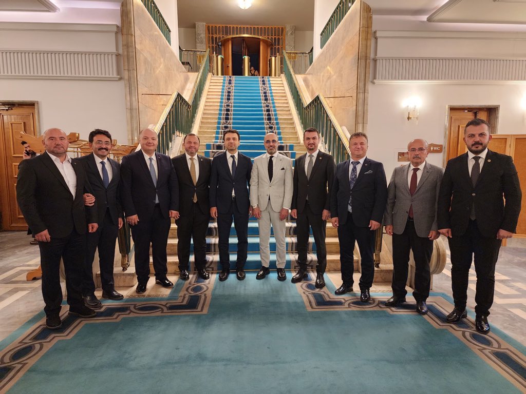 📍TBMM
 
  Meclis Kulisinde ayaküstü sohbet ettiğimiz Antalya Vekillerimiz Sayın Mustafa Köse ve Ethem Taş ile Tefenni-Korkuteli yolumuzun hızlı bir şekilde yatırıma alınarak tamamlanması ve halkımızın daha rahat bir ulaşıma kavuşması için birlikte hareket etme kararı aldık.