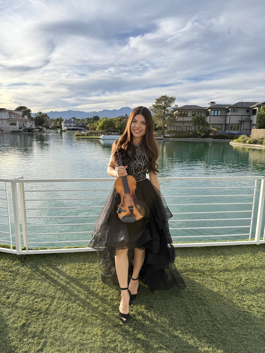 🎻 Just performed a floating-dock wedding ceremony in Las Vegas with custom acoustic violin music — including a Pokémon theme request!

✨ Bella Strings is now booking weddings &amp; private events for 2025–26.
Custom music • Luxury vibes • Unforgettable atmosphere

#BellaStrings