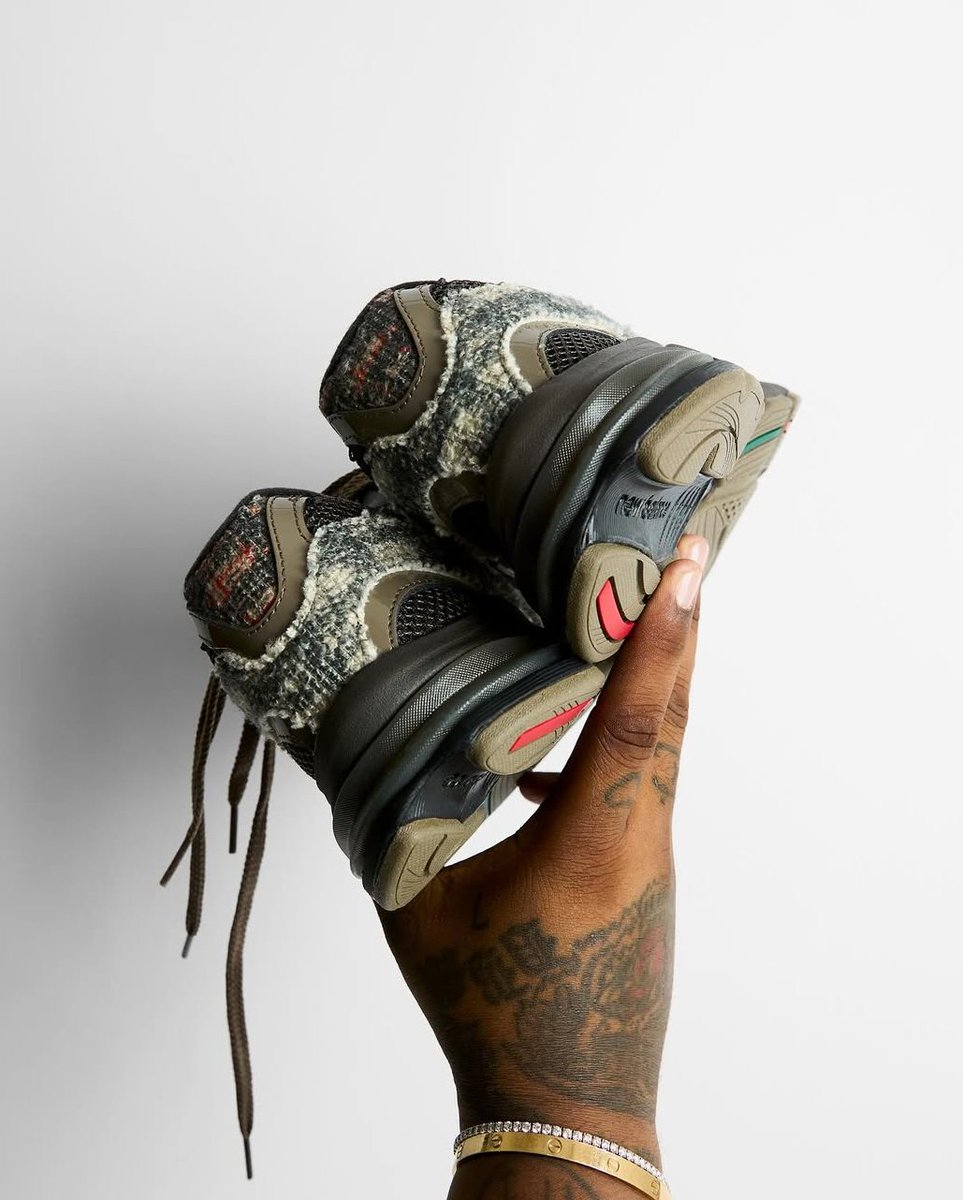 ModernNotoriety's tweet photo. FIRST LOOK: Joe Freshgoods x New Balance 2010 "Hand-Me-Downs" &amp; "Bag Lady" (2025) https://t.co/qNe69j6QnL