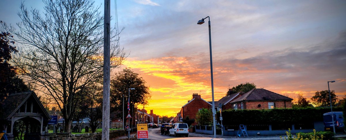 Cheshire this evening, sunset over the Cae Ras c'mon tonight let's feckin have it UTST 🍺🍻