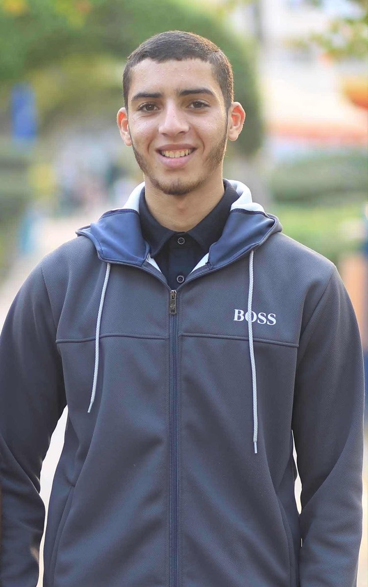 وما زالت عائلتنا تقدم الشهداء في سبيل الله وفي سبيل تحرير فلسطين 

تزف عائلة حلِّس في الوطن والشتات ابنها الشهيد المجاهد ابن العم 
محمود موسي حلس مقبلاً غير مدبر في ميادين العزة والكرامة  بعد تأكيد نبأ استشهاده . فإلى رحمة الله ورضوانه أبو عمر 
#غزة