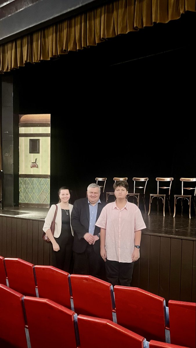 Už za chvíli. Vražda v salonnim  coupé. Divadlo Járy Cimrmana. Nemůžu se dočkat🙂👍