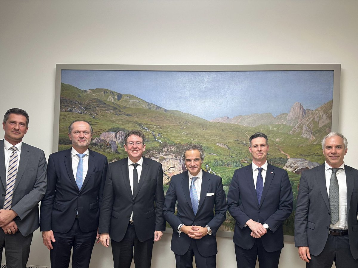 Rafael Mariano Grossi (@rafaelmgrossi) on Twitter photo La Suisse a construit une solide base de connaissances nucléaires qui continue de porter ses fruits.
J’ai réaffirmé au Conseiller fédéral Albert Rösti du 🇨🇭 <a href="/UVEK/">UVEK - DETEC - DATEC</a> la disponibilité de l’@IAEAorg à soutenir la Suisse alors qu’elle évalue les prochaines étapes de sa politique La Suisse a construit une solide base de connaissances nucléaires qui continue de porter ses fruits.
J’ai réaffirmé au Conseiller fédéral Albert Rösti du 🇨🇭 <a href="/UVEK/">UVEK - DETEC - DATEC</a> la disponibilité de l’@IAEAorg à soutenir la Suisse alors qu’elle évalue les prochaines étapes de sa politique