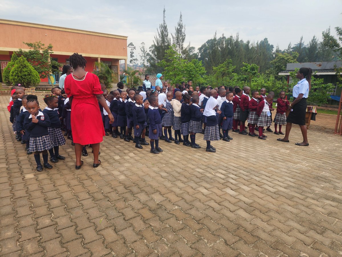 Springvillejr's tweet image. Assembly time at Springville Junior School! Learners united in learning, sharing, and growing together as a community of bright young minds. ✨🎓”