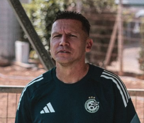 זה בנאדם שיכול לפתוח בקבוק בירה עם הגבות #פידמכבי #מכביחיפה