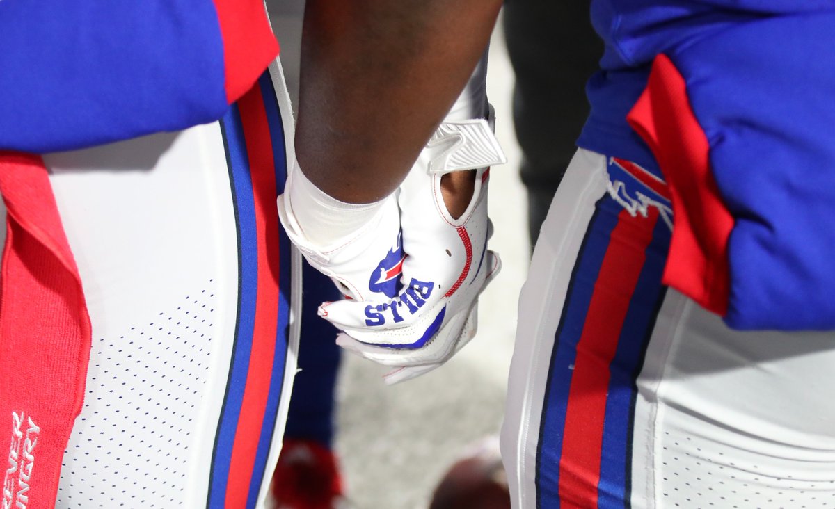 Matthew H, Ashlee C and Kelsey S are last week's lucky donors to win Bills M&amp;T Club tickets! 3 donors this week will head to Bills-Bengals, and 3 more will see Bills-Eagles in our final drawing after next week. Call (716)529-4270 to schedule and get your chance at winning!