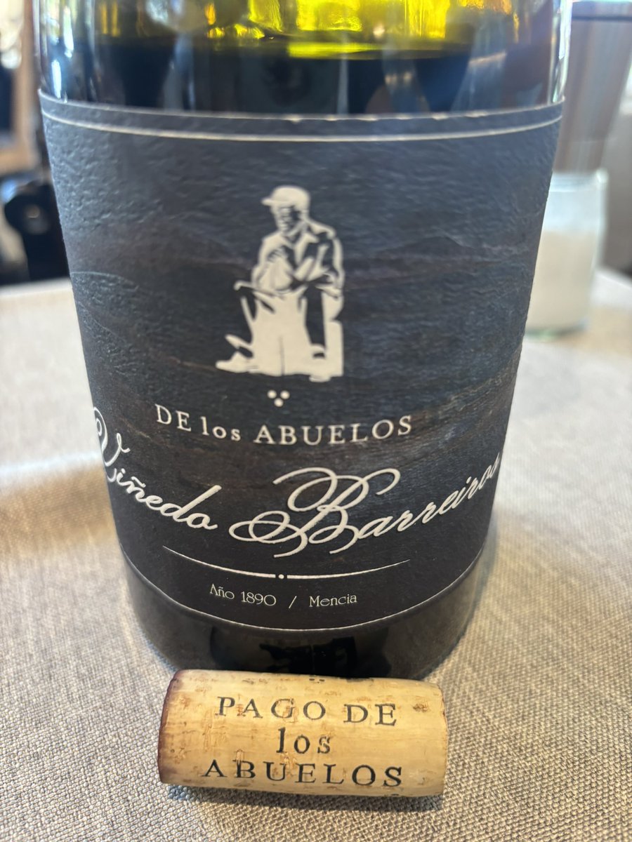 Óptimo El Rengue para un buen trozo de carne en Málaga. Pluma ibérica de bellota y Rib eye. Mencía’ especial a este vinazo que no conocíamos y nos ha encantado, estructura, cuerpo y goloso a la vez… Pista vía buscador de <a href="/MisterEspeto/">Carlos Mateos</a> quién si no 😋