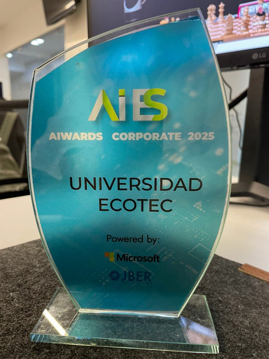 🚀 La excelencia académica se impulsa con innovación.

ECOTEC obtuvo el Primer Reconocimiento por Lab IA &amp; UX en el IA Executive Summit 2025, destacándose como la primera universidad en promover la inteligencia artificial aplicada a la educación. 🤖