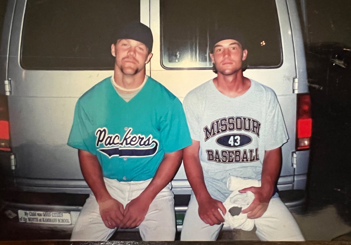 mattblively's tweet photo. In 2002, Tony Vitello got his first coaching job as an assistant with the Salinas Packers of the CCL. 

23 years later, he's going 110 miles north to become the manager of the San Francisco Giants. 

📷: @runyandy https://t.co/zFr6FM8fDt