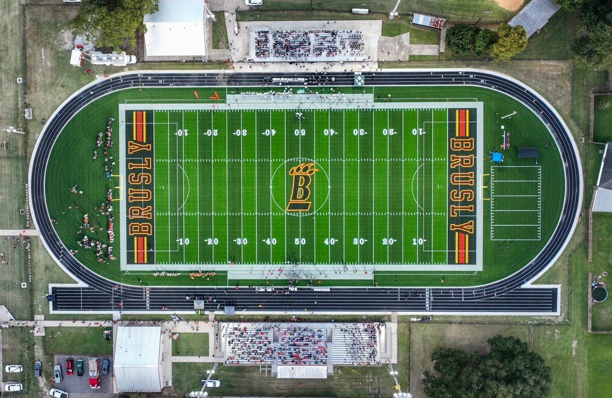 GeoSurfaces's tweet image. Turn heads.  Another Pivot install at Brusly High School

#footballfield #pivotinstall #GeoSurfaces