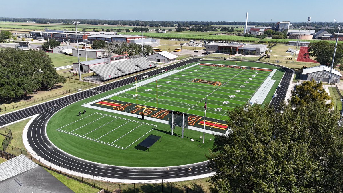 GeoSurfaces's tweet image. Turn heads.  Another Pivot install at Brusly High School

#footballfield #pivotinstall #GeoSurfaces
