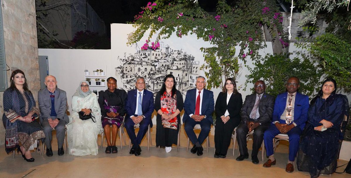 COMSATS_en's tweet image. HRH Princess Sumaya bint El Hassan, Pres @RSSJor🇯🇴 graciously hosted official dinner in honour of #COMSATS delegates, TAC members, @ICESCO_En Rep &amp;amp; @PSUTOFFICIAL. HRH appreciated significant events TAC mtg &amp;amp; AI Workshop with contributions by TAC members, COMSATS, ICESCO &amp;amp; PSUT