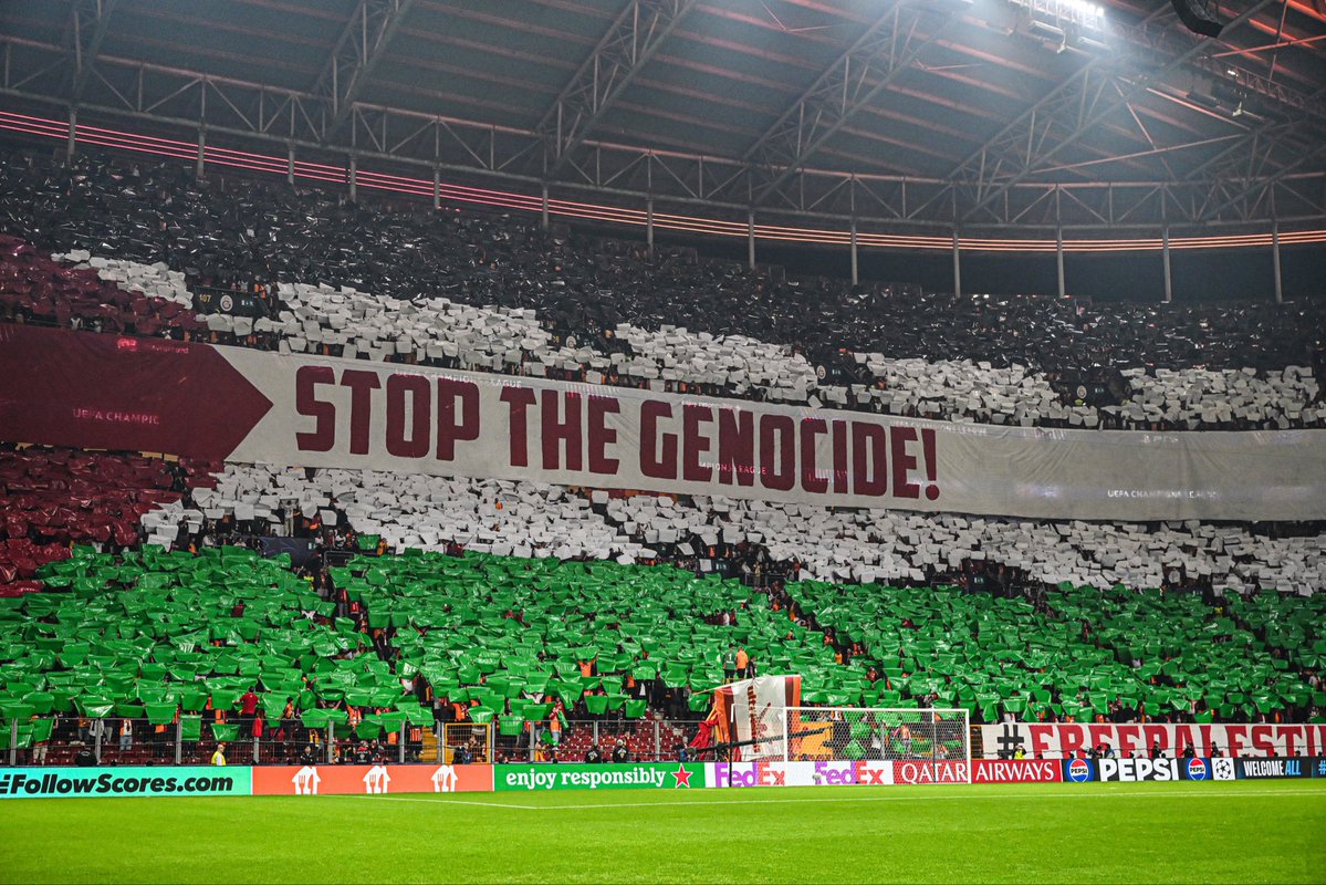 « 𝗦𝗧𝗢𝗣 𝗧𝗛𝗘 𝗚𝗘𝗡𝗢𝗖𝗜𝗗𝗘 ! » ❌

Les supporters de Galatasaray ont affiché une prise de position forte ce soir avec un tifo géant en soutien à Gaza. ✊