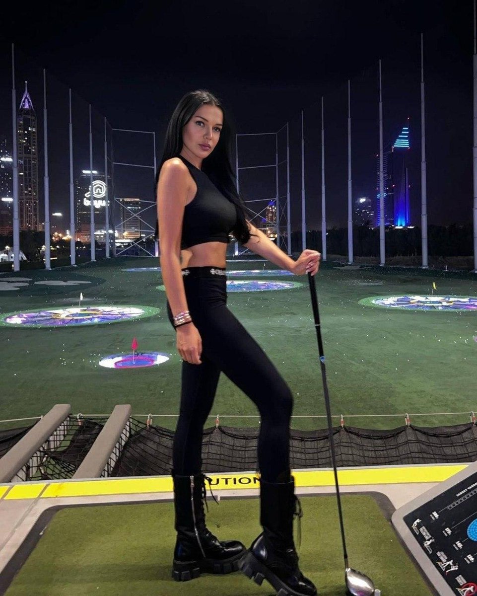 emimartinez147's tweet image. Missing my golf girl era⛳️ #Golf #throwback
