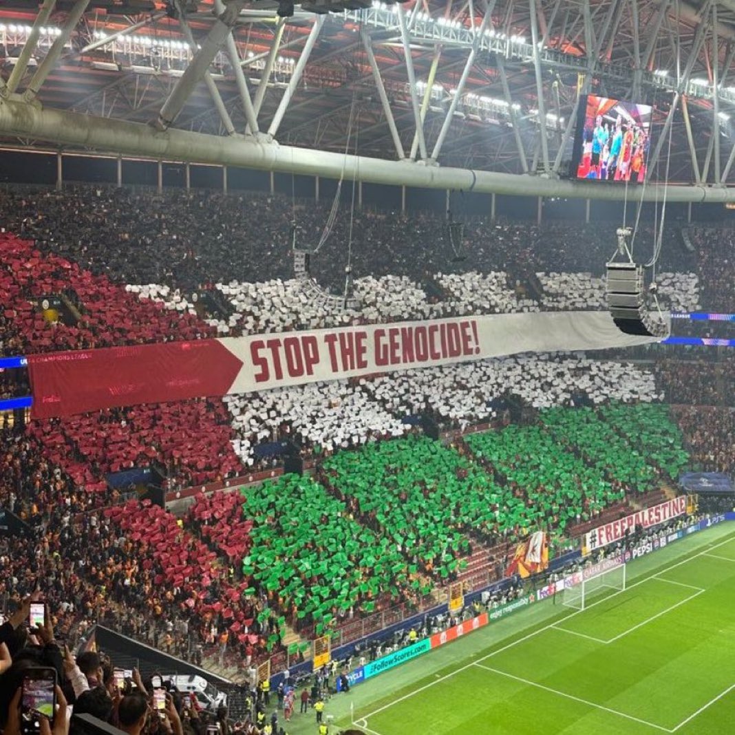 Galatasaray Taraftarından müthiş Koreografi 🔥👏🏻

“Stop The Genocide”

 #StopTheGenocide