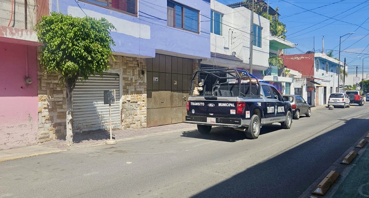 👮🏻‍♀️🪣🛢️ Mediante un operativo, elementos de la Dirección de Vialidad retiraron apartados de lugares en distintos puntos del municipio. 

🚔✅ Este dispositivo se realiza de manera recurrente para mantener la #MovilidadSegura en #SanAndrésCholula. 

#ContigoConstruimosSeguridad🤝🏻