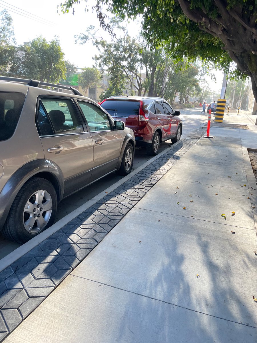 IvoryEtoo's tweet image. @MovilidadZap
 Autos en #Ciclovia   en  AV. JUSTO SIERRA No.820 su cruce con calle FCO I.MADERO , col. Agua Blanca Ind, Zapopan, Jalisco.
@PoderAG_Zap
@JaliscoVial
@ZapopanDen
@Trafico_ZMG
@Linea_Zapopan
@ZapopanGob
@MovilidadZap