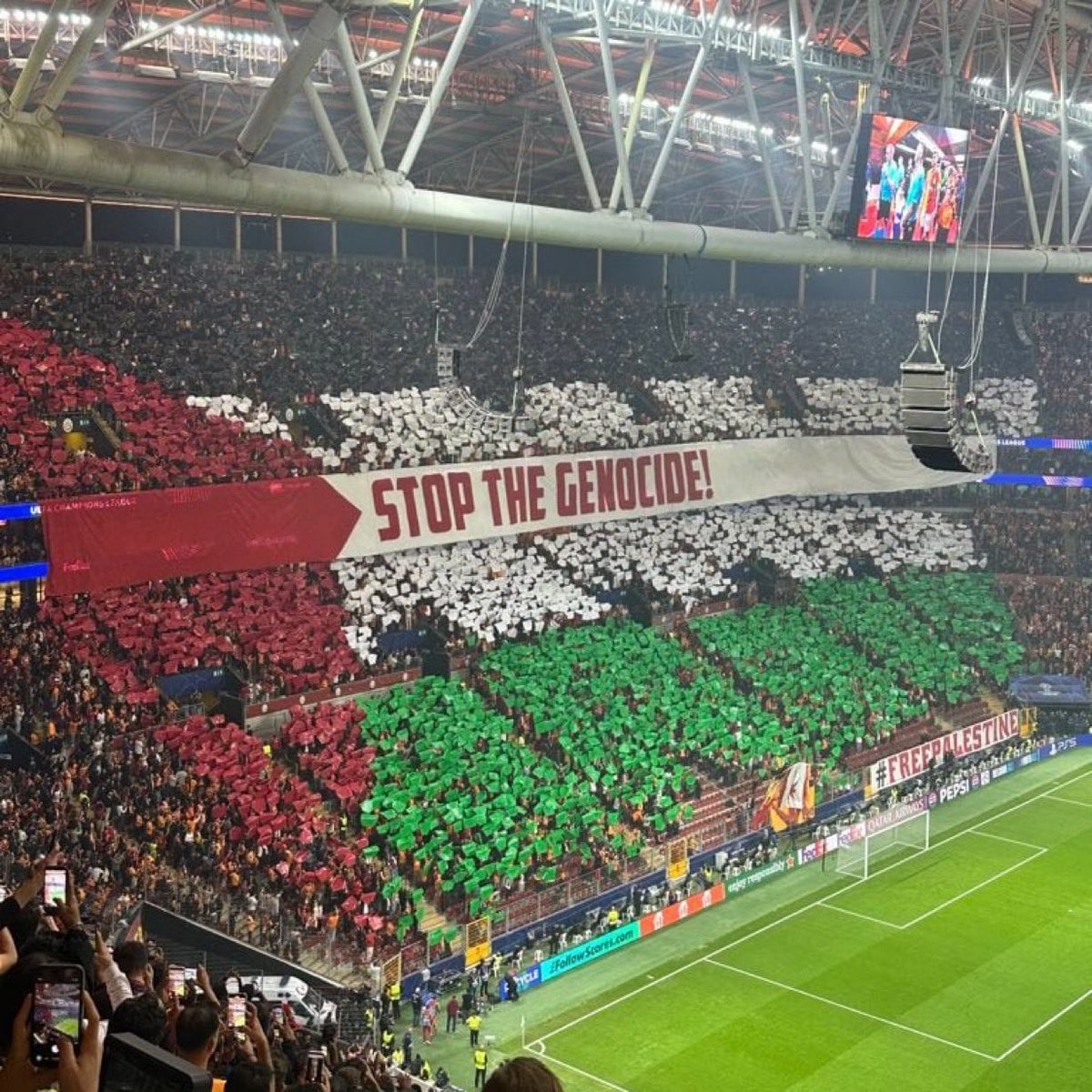 ww3mediaa's tweet image. 🔴Galatasaray taraftarlarından Filistin'e destek mesajı:
▪️“Soykırımı durdurun.”