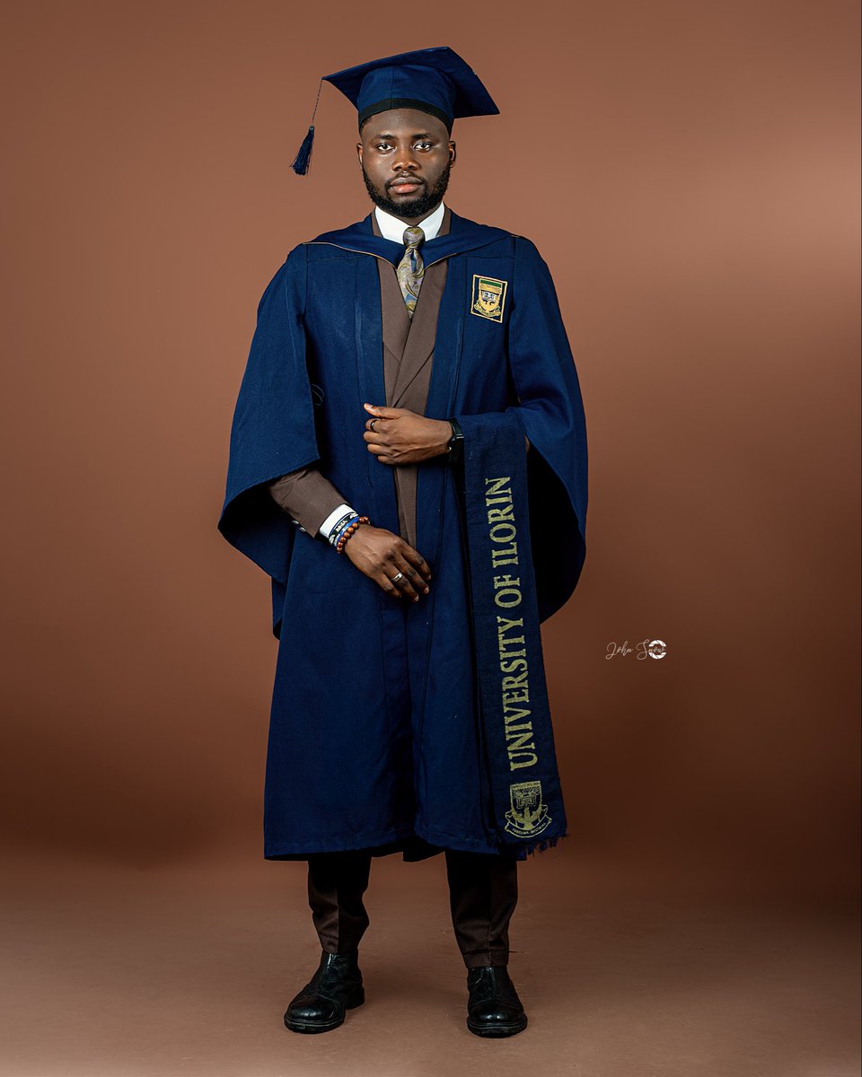 Officially a graduate! It feels great to be an alumnus of the Better by Far University — the University of Ilorin.

AGEZEH Victor Oghenetega 
BSc. Accounting, University of Ilorin