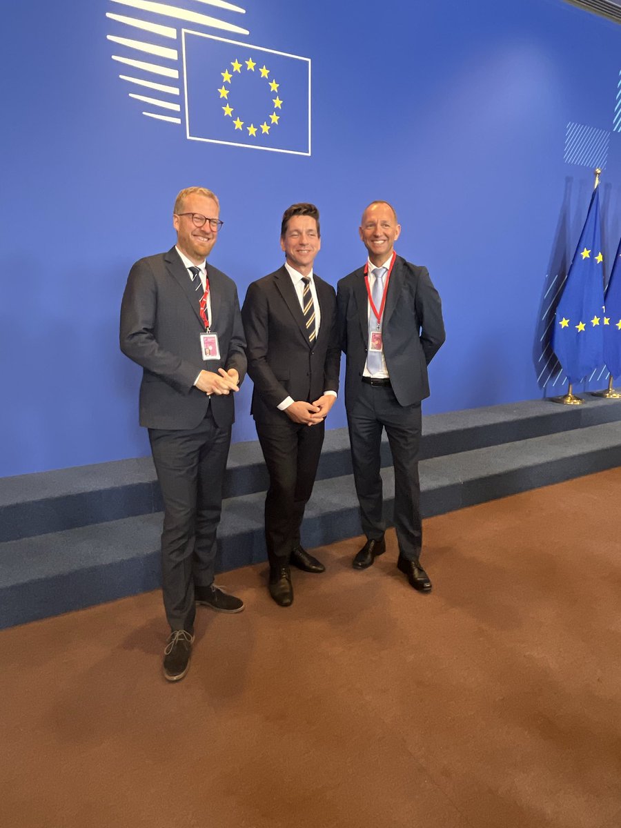 Stærke virksomheder er grundlaget for et stærkt Europa. Det var min hovedpointe, da jeg i dag deltog i en drøftelse med <a href="/vonderleyen/">Ursula von der Leyen</a>, <a href="/MortenSkov82/">Morten Skov</a>, <a href="/KaareDybvad/">Kaare Dybvad</a> og arb.markedsparter fra hele EU. Derfor skal vi reducere adm. byrder og styrke dialogen mellem parterne #dkpol #eudk