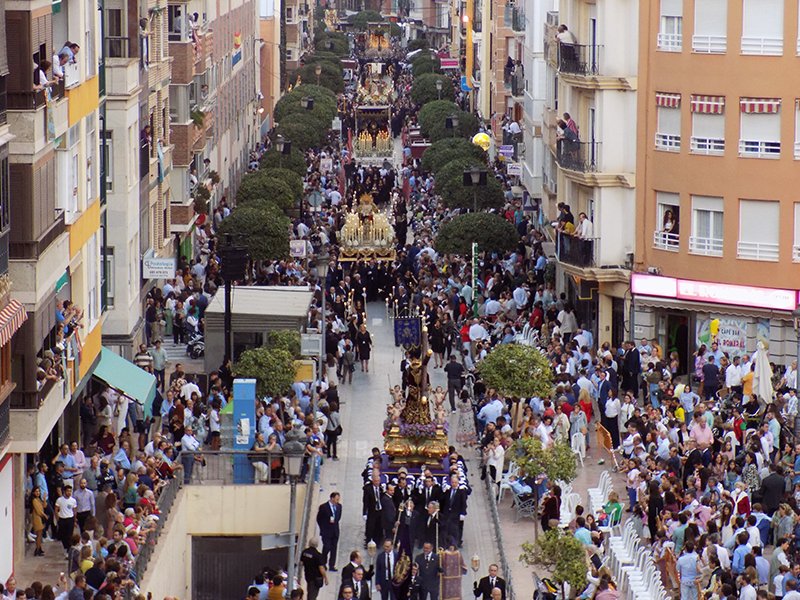 📌Hoy hace tres años que Puente Genil celebró el fin de un tiempo oscuro. Y lo celebró de la mejor forma posible; jubiloso y gozoso agradeció y festejó con la Madre de Dios.

Un hito que siempre quedará en nuestra retina: Magna Mariana 2022.

#PuenteGenil #Mananta #MagnaMariana