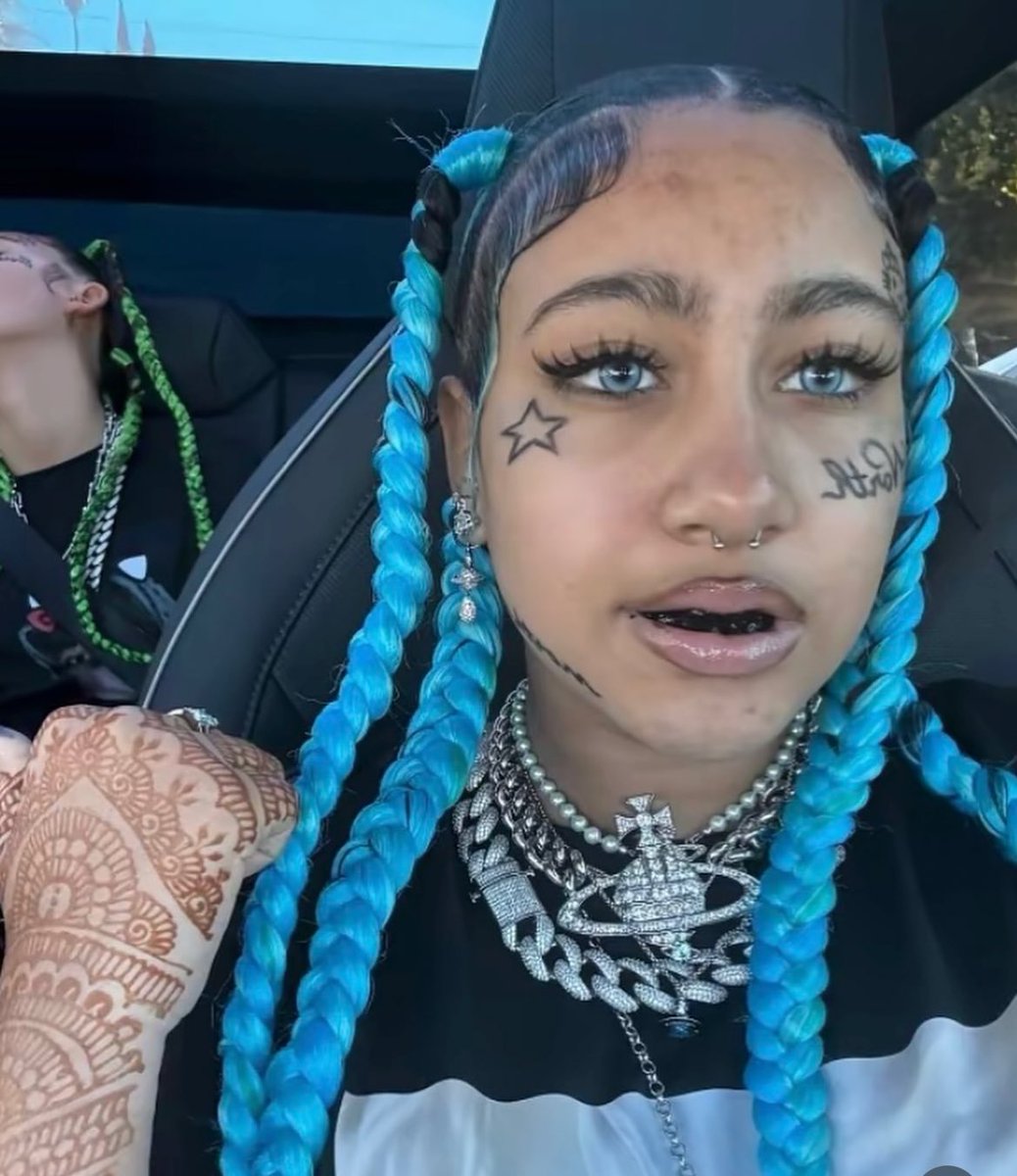 TrendingEx's tweet photo. Trending Photos: 12yr-old Kim Kardashian's daughter North West, flaunts new look; face tats and piercings. https://t.co/egEweOZNZ8