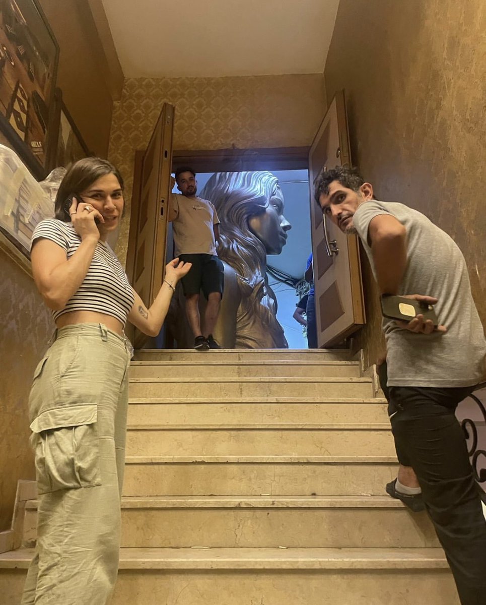 AfraTeamFanClub's tweet image. 🎬 Sneak peek from the set.
Pera’s presence already stealing the spotlight! 👀✨❤️‍🔥 We&apos;re so ready!

#AfraSaraçoğlu
#Pera