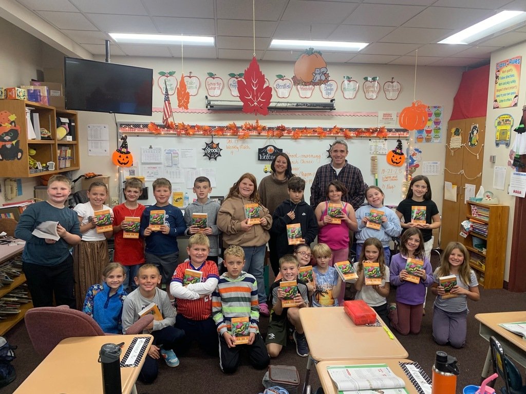 MPASDVikings's tweet image. Big thanks to the MP Rotary Club for sharing the gift of words! 📚 Every 3rd grader in our district received their very own dictionary today — inspiring curiosity and a love of learning, one page at a time. #ServiceAboveSelf #CommunityStrong #LifelongLearners