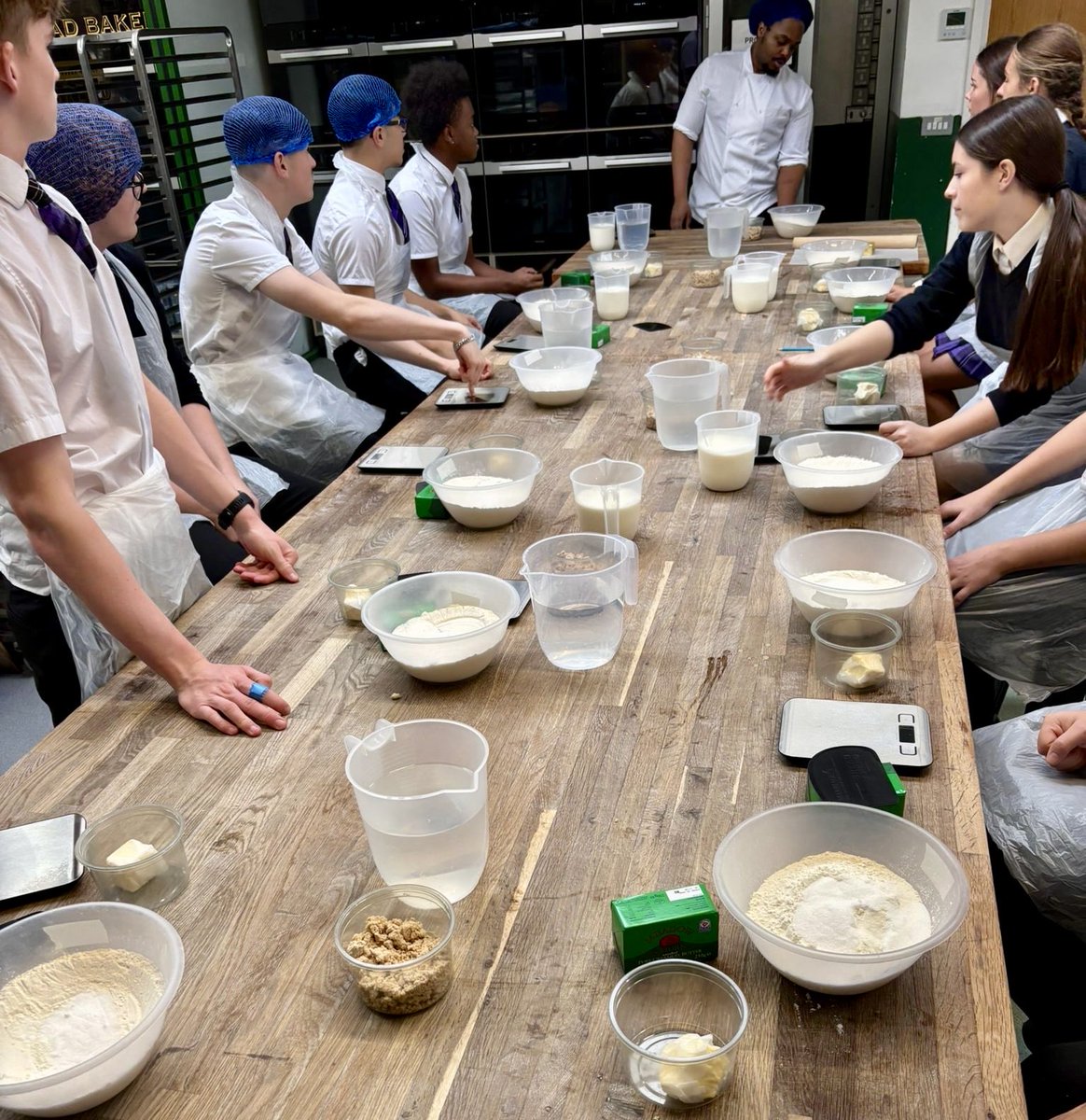 Our Y11 &amp; 12 Food &amp; Nutrition students baked croissants like professionals yesterday  <a href="/BreadAhead/">Bread Ahead</a> before exploring the sites and flavours of Borough Market. Both the students and their culinary skills were amazing and did themselves proud. A brilliant day!! 💜🥐💜🥐💜 #OrielDT