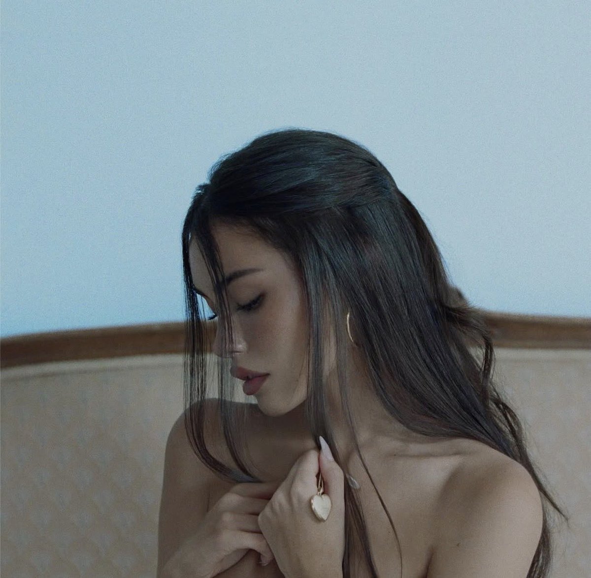 chartdata's tweet image. Madison Beer's new album 'locket' will be released on January 16, 2026.