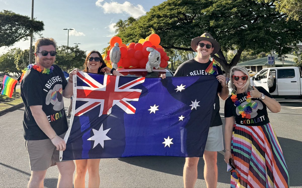 AusCGHonolulu's tweet photo. Squad Australia at last weekend’s @HonoluluPride parade … solar bears, sweating hard for eKoalaty. https://t.co/PEg6bSM8BT