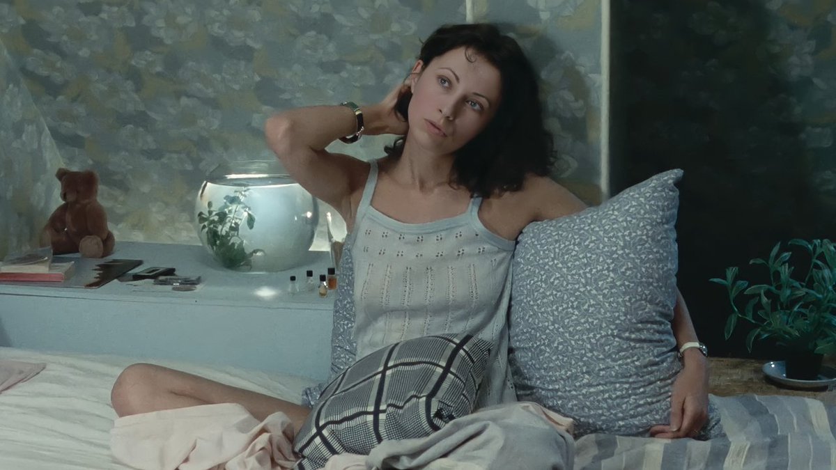 I spend my life doing things I don't have to.
#ÉricRohmer

La femme de l'aviateur (Éric Rohmer, 1981).