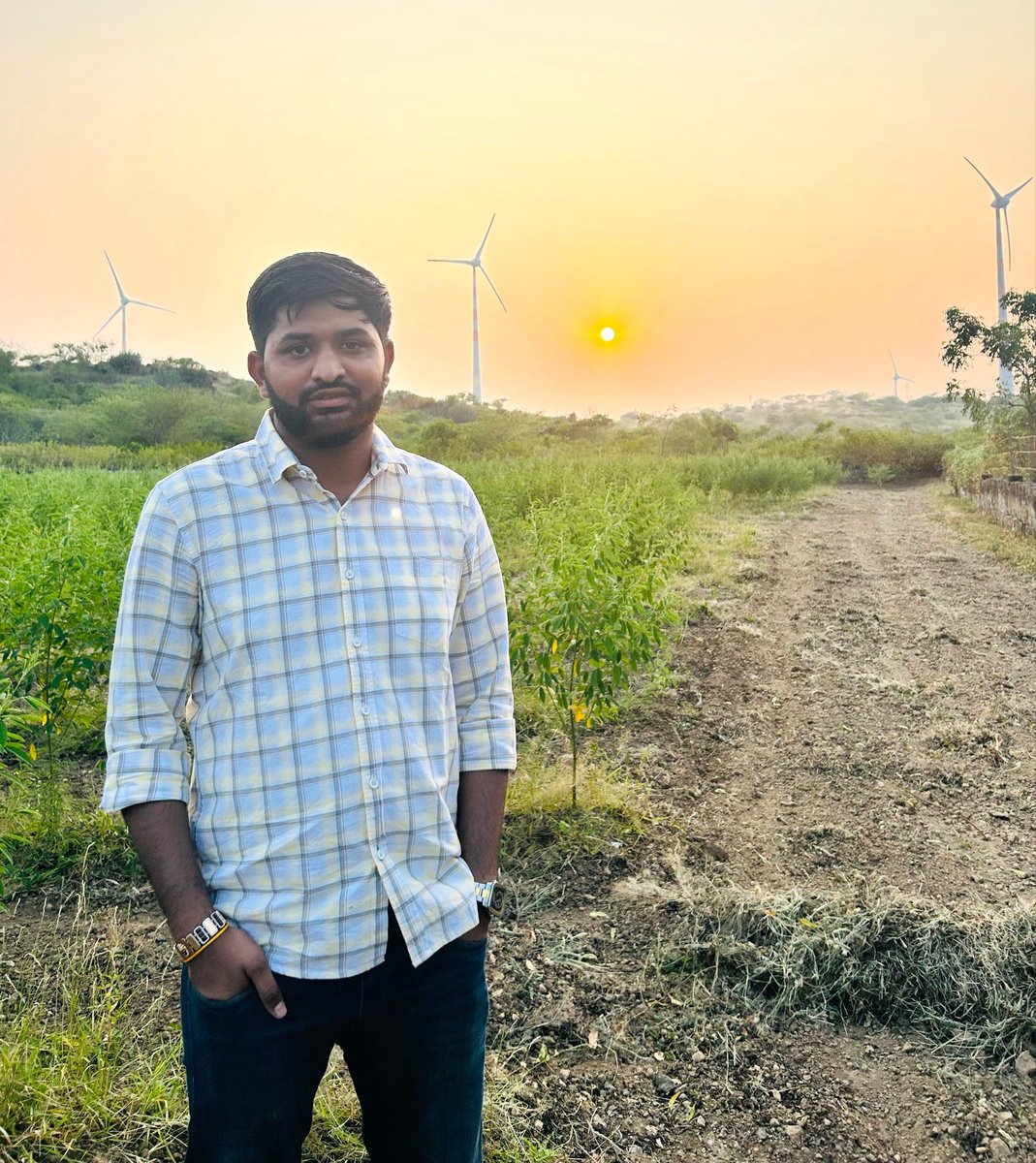 deep_bhanderi's tweet image. शहर की हलचल से दुर यहाँ मन को आराम है, 
घर तो अपना #गाँव मे ही है शहर मे तो बस मकान है...!! 🌅🌅

#villagevibes #newyear