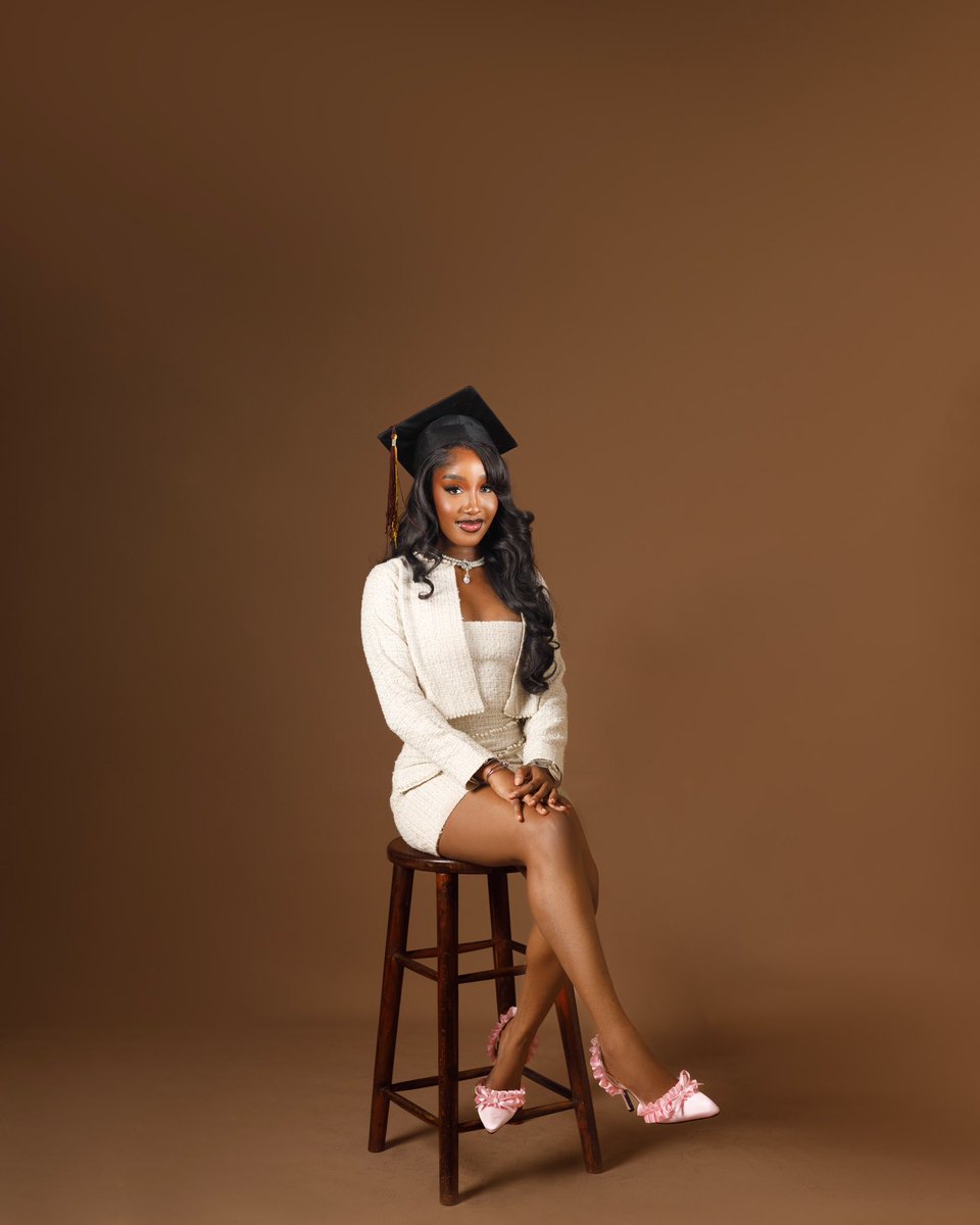 Olaaa_aaa's tweet photo. 🎓 Engineer Ahunanya Olachi Treasure
(Hons) B.Eng Civil Engineering 💖 https://t.co/IkvGHjnamW