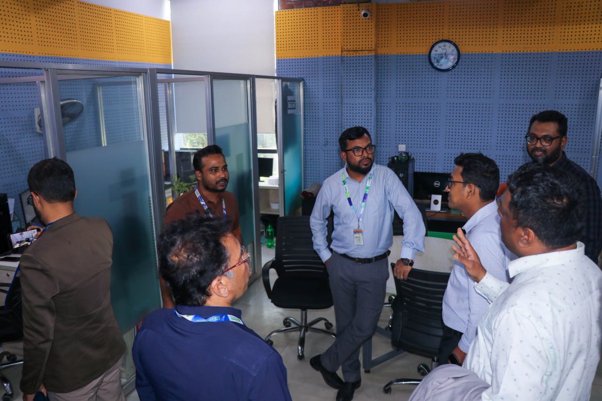 jmcdiu's tweet image. 📍 | 𝐖𝐞𝐥𝐜𝐨𝐦𝐢𝐧𝐠 𝐭𝐡𝐞 𝐞𝐧𝐭𝐢𝐫𝐞 𝐃𝐞𝐩𝐚𝐫𝐭𝐦𝐞𝐧𝐭 𝐨𝐟 𝐉𝐨𝐮𝐫𝐧𝐚𝐥𝐢𝐬𝐦 𝐚𝐧𝐝 𝐌𝐞𝐝𝐢𝐚 𝐂𝐨𝐦𝐦𝐮𝐧𝐢𝐜𝐚𝐭𝐢𝐨𝐧 𝐭𝐞𝐚𝐦 𝐟𝐫𝐨𝐦 𝐆𝐫𝐞𝐞𝐧 𝐔𝐧𝐢𝐯𝐞𝐫𝐬𝐢𝐭𝐲 𝐭𝐨 𝐨𝐮𝐫 𝐯𝐢𝐛𝐫𝐚𝐧𝐭 𝐠𝐫𝐞𝐞𝐧 𝐜𝐚𝐦𝐩𝐮𝐬!

#GreenUniversity #MediaLab #JMC_DIU 🎓