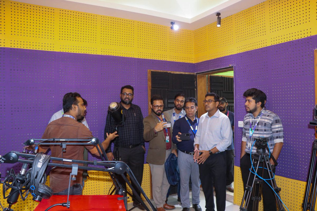 jmcdiu's tweet image. 📍 | 𝐖𝐞𝐥𝐜𝐨𝐦𝐢𝐧𝐠 𝐭𝐡𝐞 𝐞𝐧𝐭𝐢𝐫𝐞 𝐃𝐞𝐩𝐚𝐫𝐭𝐦𝐞𝐧𝐭 𝐨𝐟 𝐉𝐨𝐮𝐫𝐧𝐚𝐥𝐢𝐬𝐦 𝐚𝐧𝐝 𝐌𝐞𝐝𝐢𝐚 𝐂𝐨𝐦𝐦𝐮𝐧𝐢𝐜𝐚𝐭𝐢𝐨𝐧 𝐭𝐞𝐚𝐦 𝐟𝐫𝐨𝐦 𝐆𝐫𝐞𝐞𝐧 𝐔𝐧𝐢𝐯𝐞𝐫𝐬𝐢𝐭𝐲 𝐭𝐨 𝐨𝐮𝐫 𝐯𝐢𝐛𝐫𝐚𝐧𝐭 𝐠𝐫𝐞𝐞𝐧 𝐜𝐚𝐦𝐩𝐮𝐬!

#GreenUniversity #MediaLab #JMC_DIU 🎓