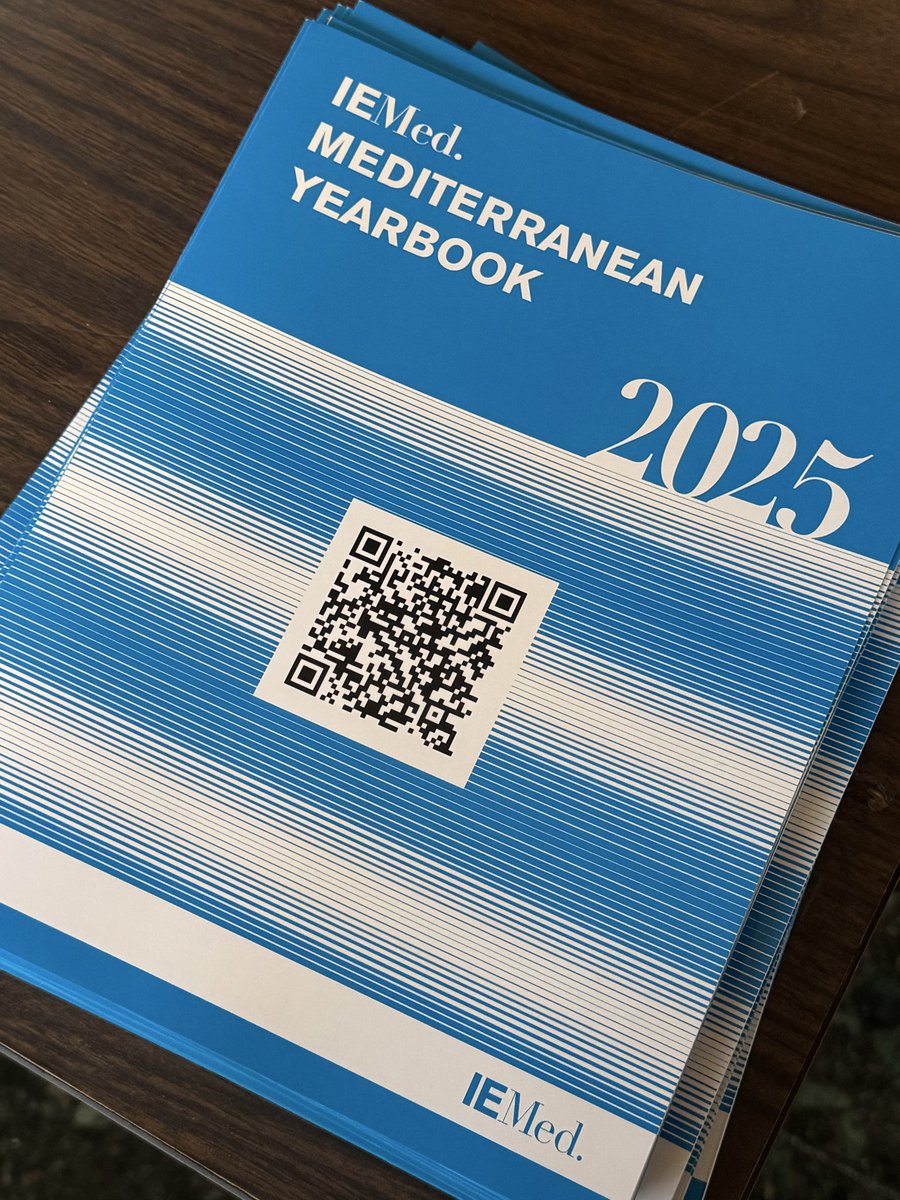 El profesor Miguel Hernando de Larramendi (<a href="/mhlarramendi/">Miguel H. Larramendi</a>), miembro fundador del #CEARC, participa en la presentación del Anuario del Mediterráneo del <a href="/IEMed_/">IEMed</a>, durante el encuentro #FIMAM2025, con <a href="/FlorensaSenen/">Senén Florensa</a> y Raja Bahri.

<a href="/foroFIMAM/">FIMAM</a> @UCLM_es