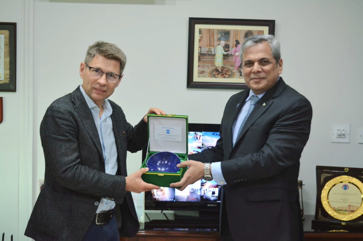 COMSATS_en's tweet image. Secy Gen/CEO @Welthungerhilfe, Mr @MathiasMogge, paid a goodwill visit to COMSATS Sec. today. In his meeting with ED COMSATS, Amb @ZakariaNafees, discussions focused on exploring synergies &amp;amp; advancing collab in FoodSecurity, climate-smart agriculture &amp;amp; tech-driven ClimateAction🌍
