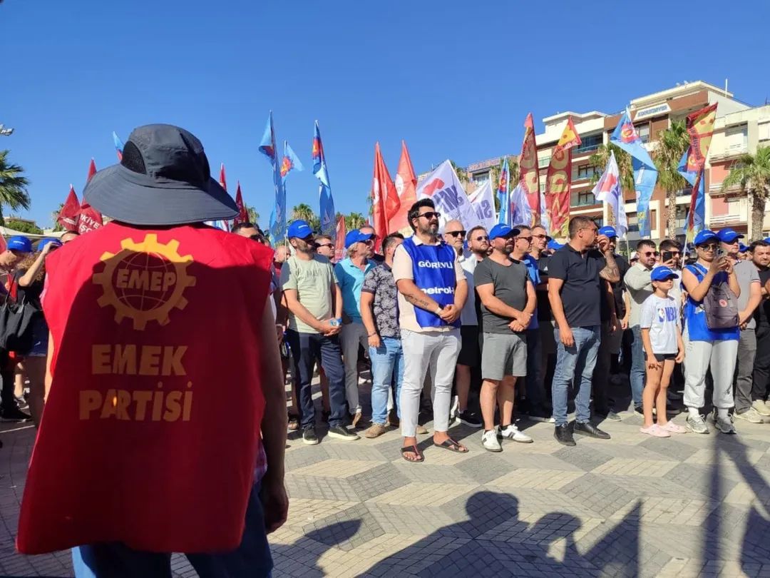 SESİMİZİ DUYAN VARMI.... 
TPI işçileri hukuksuzca işten çıkarılıyor.... 
Grevdeki 2.800 emekçi kapı önüne koyuluyor, binlerce aile açlığa mahkûm ediliyor.. 
Bu adaletsizliğe, bu suskunluğa boyun eğmeyeceğiz!
#tpiişçisidireniyor 
#TPIEmekçisineadalet
#TPIEmekçisineAdalet