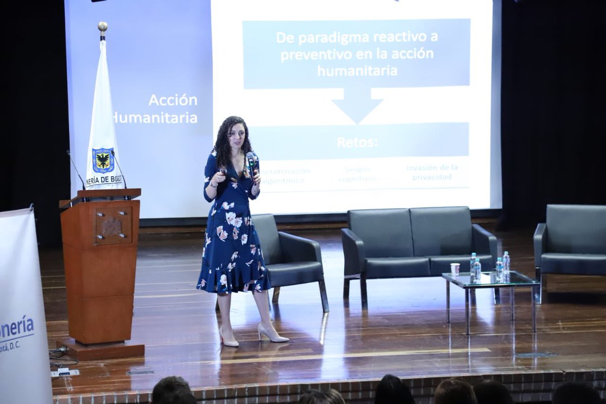 personeriabta's tweet photo. La Dra. Ligia María Vargas advirtió que las armas autónomas y la IA en la guerra generan riesgos humanitarios, legales y éticos —pérdida de control humano, mayor escala de violencia y discriminación algorítmica— y urgió: cooperación internacional, diseño centrado en las personas, mitigación de sesgos, límites contextuales y diálogo abierto.
#DIH #IA #DerechosHumanos