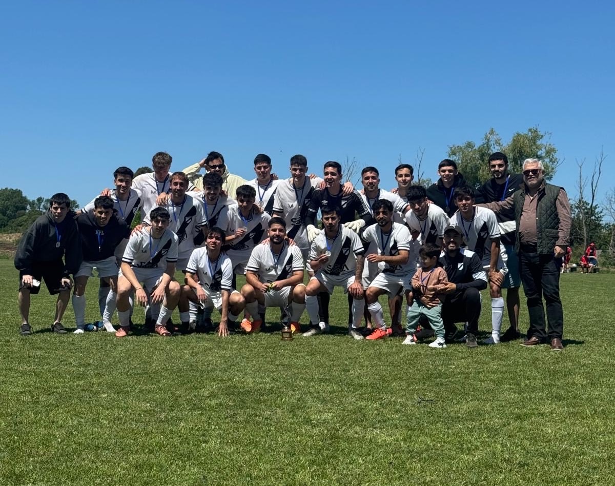 📻 Campeón en Reserva

<a href="/DanubioUniv/">DanubioUniversitario</a> levantó el título en la Divisional D de Reserva de forma anticipada. El pasado sábado venció 1-0 a San Pablo y gritó: “Dale campeón”.

Escuchá la nota ▶️ tinyurl.com/2tnzdhpk