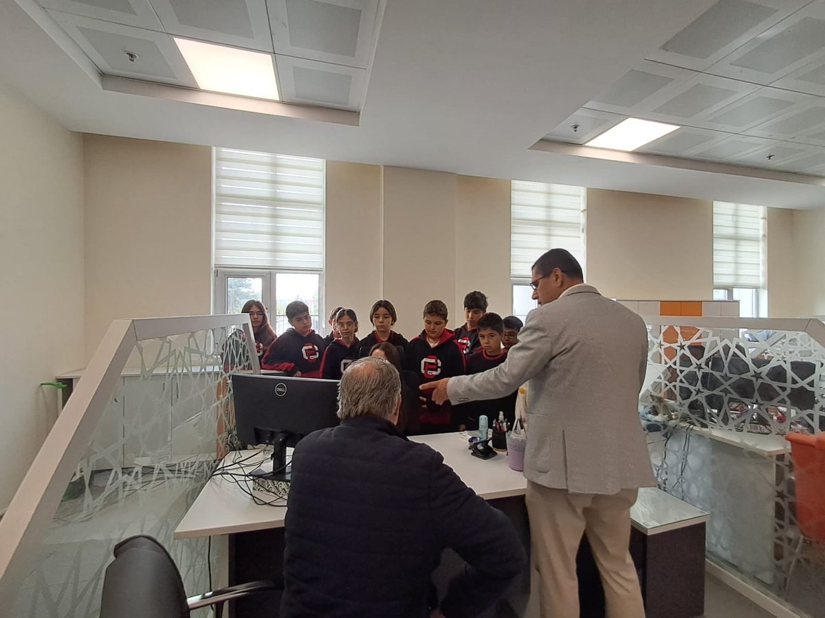 Kaymakamlığımız himayelerinde gerçekleştirilen ve Açık Kapı birimi tarafından koordine edilen  "Kurumlarımızı Tanıyalım" projesi kapsamında Şehit Erdal Çetin Ortaokulu öğrencilerini  misafir ettik.
<a href="/itasyapan/">İbrahim Taşyapan</a> 
<a href="/iggultekin/">ismail gultekin</a> 
<a href="/T_Kurtbeyoglu/">TahsinKURTBEYOĞLU</a> 
<a href="/MustafaGungorlu/">Mustafa GÜNGÖRLÜ</a> 
<a href="/ylmzckmk_/">Yılmaz ÇAKMAK</a> 
<a href="/ankara_il/">Ankara İl Nüfus ve Vatandaşlık Müdürlüğü</a>