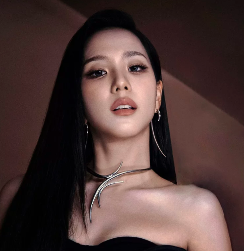 AboutMusicYT's tweet image. Jisoo confirms her new album will have more than four songs.